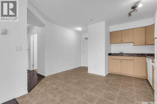 103 303 Lowe Road, Saskatoon, SK - Indoor Photo Showing Kitchen