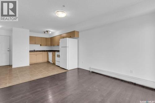 103 303 Lowe Road, Saskatoon, SK - Indoor Photo Showing Kitchen