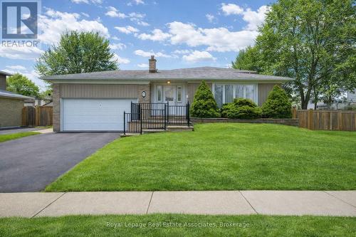 15 STOCKMAN CRESCENT  Halton Hills, ON L7G 1J5