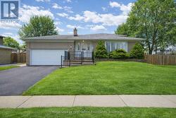 15 STOCKMAN CRESCENT  Halton Hills, ON L7G 1J5