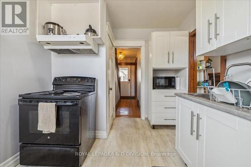 59 Paisley Avenue S, Hamilton, ON - Indoor Photo Showing Kitchen
