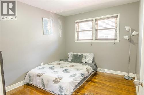 1077 Fairview, Windsor, ON - Indoor Photo Showing Bedroom