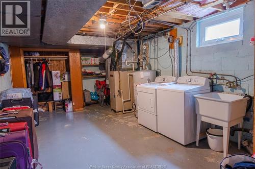 1077 Fairview, Windsor, ON - Indoor Photo Showing Laundry Room