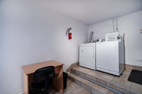 Salle de lavage - 1-5031 Rue Sherbrooke O., Montréal (Côte-Des-Neiges/Notre-Dame-De-Grâce), QC - Indoor Photo Showing Laundry Room