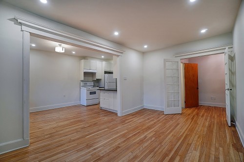 Salon - 1-5031 Rue Sherbrooke O., Montréal (Côte-Des-Neiges/Notre-Dame-De-Grâce), QC - Indoor