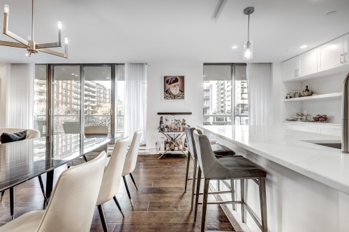 Dining Room - 303-5850 Av. Marc-Chagall, Côte-Saint-Luc, QC - Indoor Photo Showing Dining Room