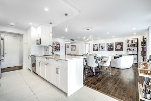 Kitchen - 303-5850 Av. Marc-Chagall, Côte-Saint-Luc, QC - Indoor Photo Showing Kitchen With Upgraded Kitchen