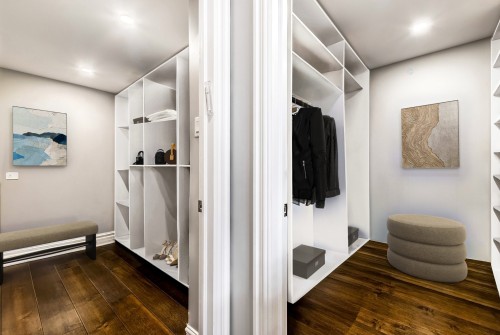 Closet - 303-5850 Av. Marc-Chagall, Côte-Saint-Luc, QC - Indoor Photo Showing Other Room