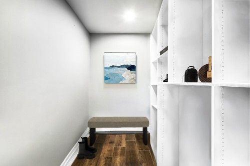Closet - 303-5850 Av. Marc-Chagall, Côte-Saint-Luc, QC - Indoor Photo Showing Other Room