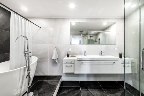 Master Bathroom - 303-5850 Av. Marc-Chagall, Côte-Saint-Luc, QC - Indoor Photo Showing Bathroom