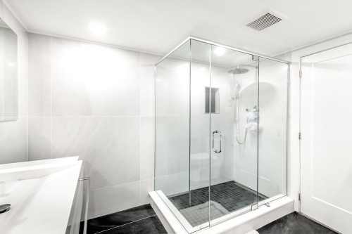 Master Bathroom - 303-5850 Av. Marc-Chagall, Côte-Saint-Luc, QC - Indoor Photo Showing Bathroom