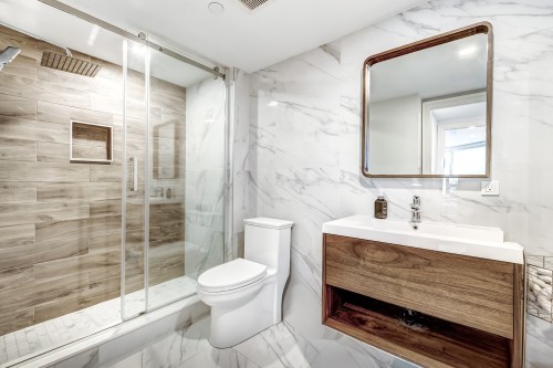 Bathroom - 303-5850 Av. Marc-Chagall, Côte-Saint-Luc, QC - Indoor Photo Showing Bathroom
