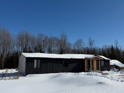 26 Rue Gaspésienne E.  Pointe-À-La-Croix, QC G0C 1L0