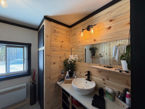 Salle de bains - 26 Rue Gaspésienne E., Pointe-À-La-Croix, QC - Indoor Photo Showing Bathroom