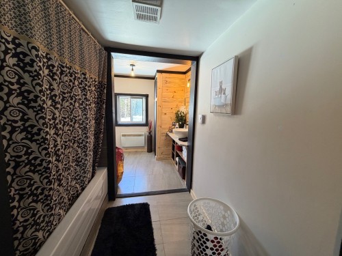 Salle de bains - 26 Rue Gaspésienne E., Pointe-À-La-Croix, QC - Indoor Photo Showing Other Room