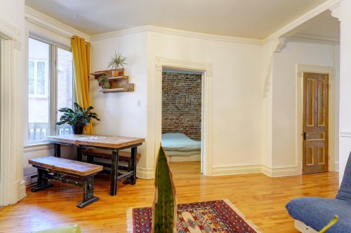 Salon - 4267 Av. Christophe-Colomb, Montréal (Le Plateau-Mont-Royal), QC - Indoor