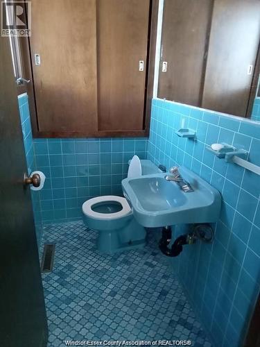 3277 Dominion, Windsor, ON - Indoor Photo Showing Bathroom
