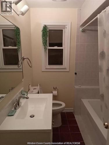 3277 Dominion, Windsor, ON - Indoor Photo Showing Bathroom