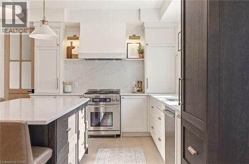 940 Gorton Avenue, Burlington, ON - Indoor Photo Showing Kitchen With Upgraded Kitchen