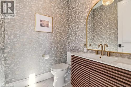 940 Gorton Avenue, Burlington, ON - Indoor Photo Showing Bathroom