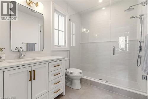940 Gorton Avenue, Burlington, ON - Indoor Photo Showing Bathroom