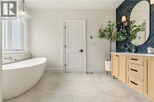 940 Gorton Avenue, Burlington, ON - Indoor Photo Showing Bathroom