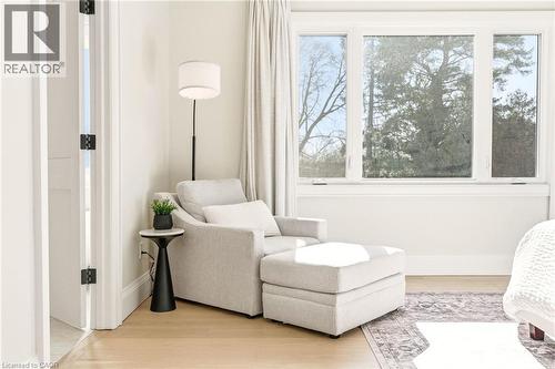 940 Gorton Avenue, Burlington, ON - Indoor