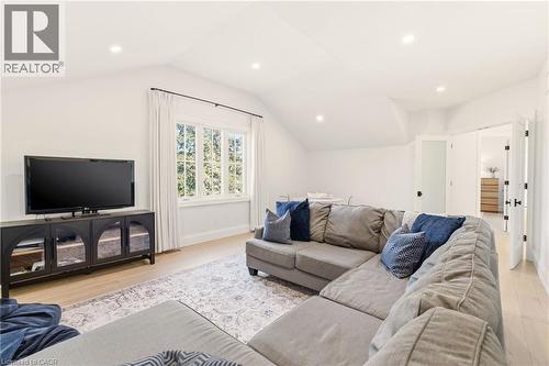 940 Gorton Avenue, Burlington, ON - Indoor Photo Showing Living Room