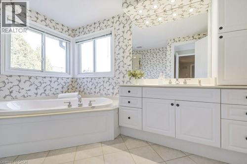 2444 Butternut Crescent, Burlington, ON - Indoor Photo Showing Bathroom