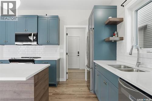 330 Aniskotaw Bend, Saskatoon, SK - Indoor Photo Showing Kitchen With Double Sink With Upgraded Kitchen