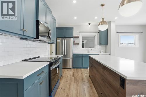 330 Aniskotaw Bend, Saskatoon, SK - Indoor Photo Showing Kitchen With Stainless Steel Kitchen With Upgraded Kitchen