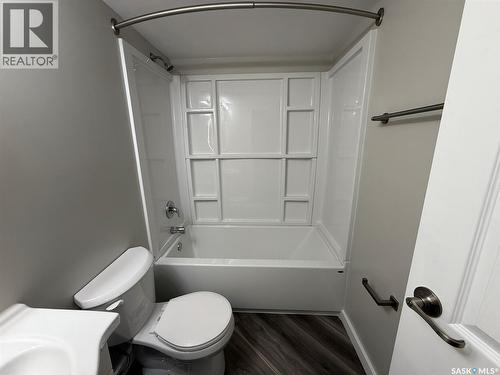 101 1822 Eaglesham Avenue, Weyburn, SK - Indoor Photo Showing Bathroom