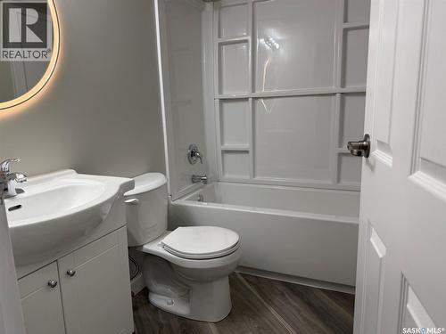 101 1822 Eaglesham Avenue, Weyburn, SK - Indoor Photo Showing Bathroom