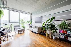 423 - 32 TROLLEY CRESCENT  Toronto, ON M5A 0E8