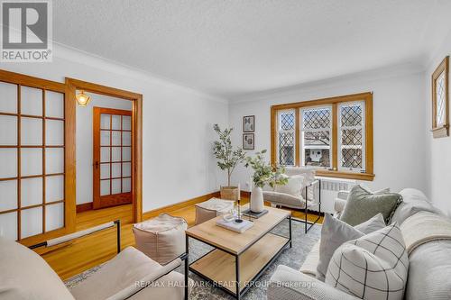 150 Ruskin Street, Ottawa, ON - Indoor Photo Showing Living Room