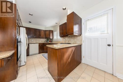 3223 Constitution Boulevard, Mississauga, ON - Indoor Photo Showing Kitchen