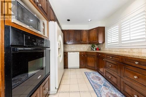 3223 Constitution Boulevard, Mississauga, ON - Indoor Photo Showing Kitchen
