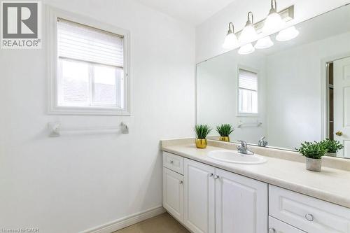 252 Thorner Drive, Hamilton, ON - Indoor Photo Showing Bathroom