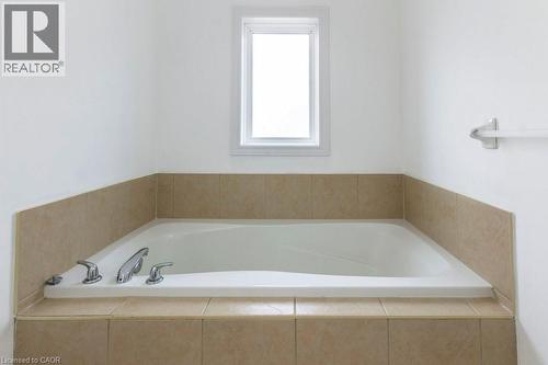 252 Thorner Drive, Hamilton, ON - Indoor Photo Showing Bathroom