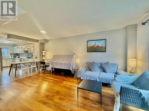 38A - 5940 Glen Erin Drive, Mississauga, ON - Indoor Photo Showing Living Room