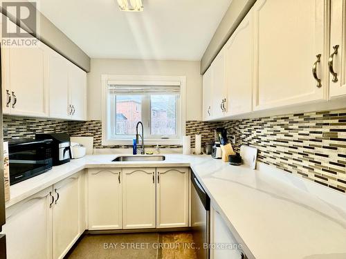 38A - 5940 Glen Erin Drive, Mississauga, ON - Indoor Photo Showing Kitchen