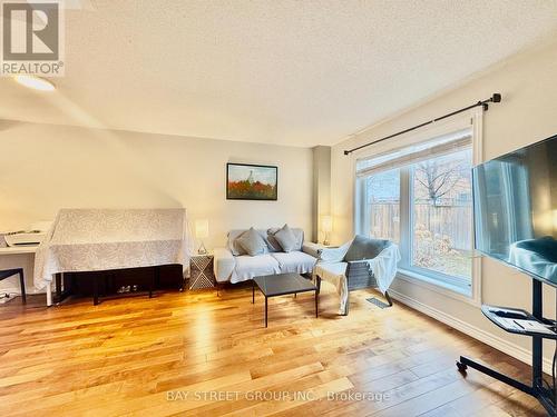 38A - 5940 Glen Erin Drive, Mississauga, ON - Indoor Photo Showing Living Room