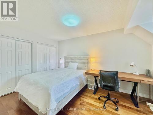 38A - 5940 Glen Erin Drive, Mississauga, ON - Indoor Photo Showing Bedroom