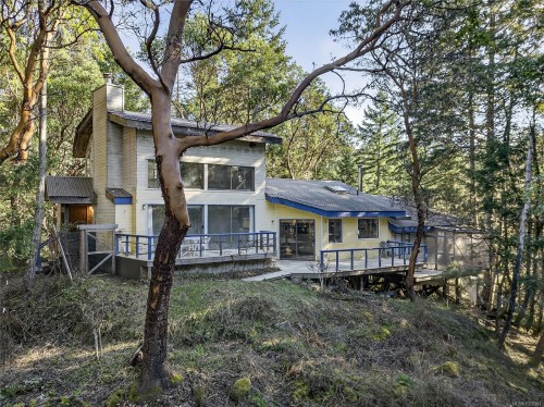 160 Sky Valley Rd, Salt Spring, BC 