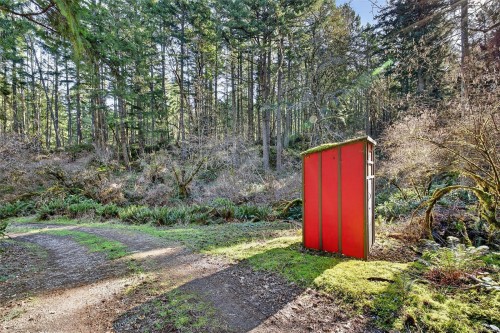 160 Sky Valley Rd, Salt Spring, BC 
