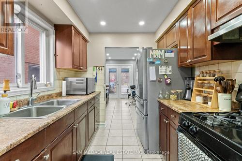 4728 Antelope Crescent, Mississauga, ON - Indoor Photo Showing Kitchen With Double Sink