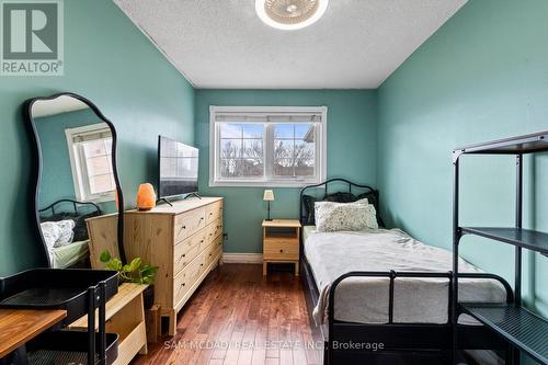 4728 Antelope Crescent, Mississauga, ON - Indoor Photo Showing Bedroom