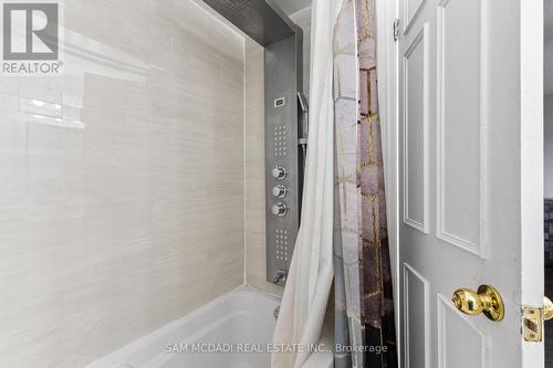 4728 Antelope Crescent, Mississauga, ON - Indoor Photo Showing Bathroom