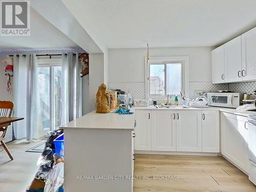 105 Tupper Drive, Thorold (Confederation Heights), ON - Indoor Photo Showing Kitchen