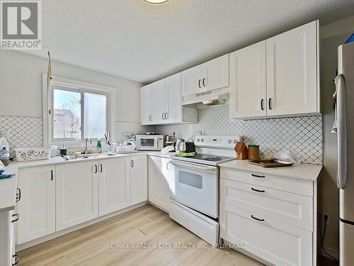105 Tupper Drive, Thorold (Confederation Heights), ON - Indoor Photo Showing Kitchen